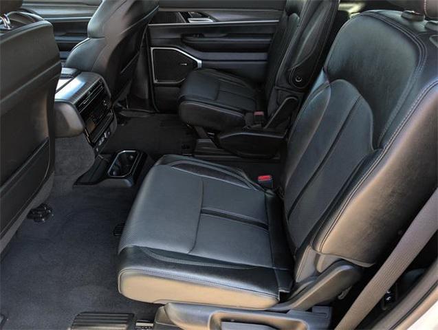 Photo of 2024 Silver Zynith Jeep Wagoneer