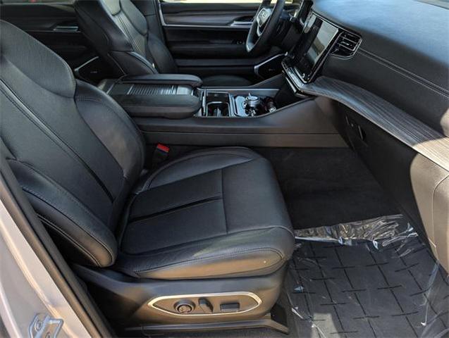 Photo of 2024 Silver Zynith Jeep Wagoneer