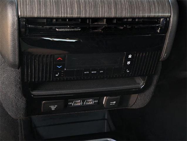 Photo of 2024 Silver Zynith Jeep Wagoneer
