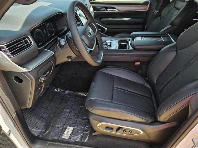 Photo of 2025 Bright White Clearcoat Jeep Wagoneer
