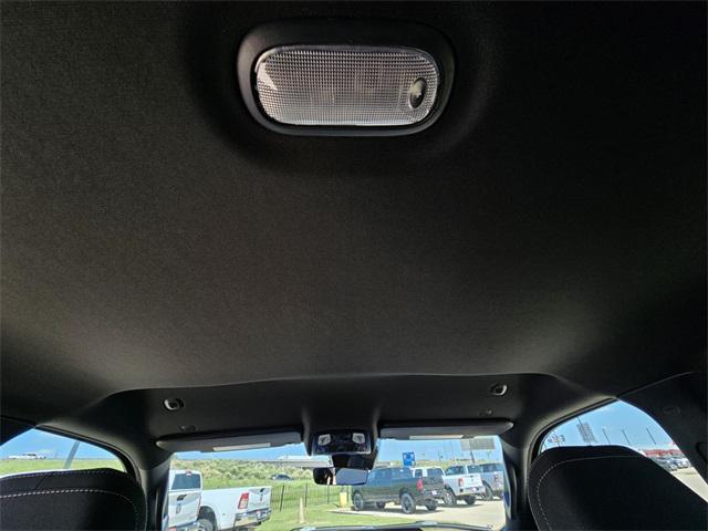 Photo of 2025 Diamond Black Crystal Pearlcoat RAM 1500