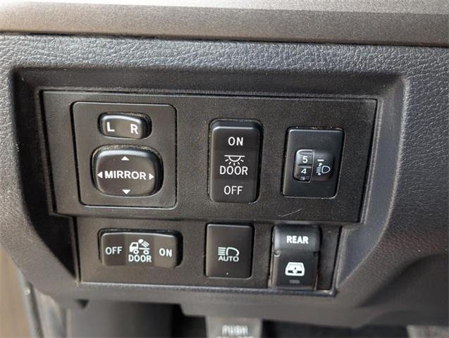 Photo of 2018 Midnight Black Metallic Toyota Tundra