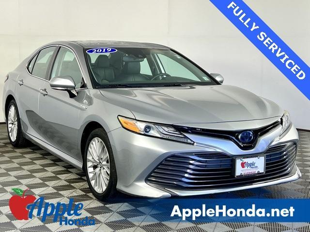 Photo of 2019 Gray Toyota Camry Hybrid