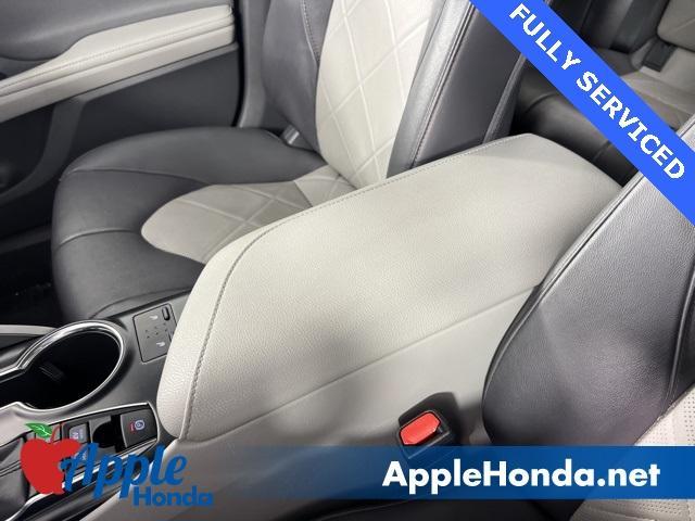 Photo of 2019 Gray Toyota Camry Hybrid