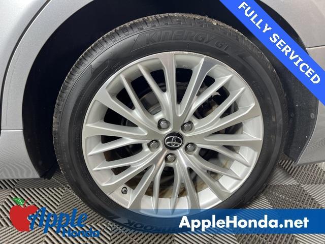 Photo of 2019 Gray Toyota Camry Hybrid