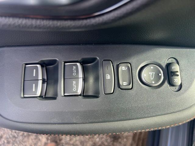 Photo of 2025 Milano Red Honda HR-V