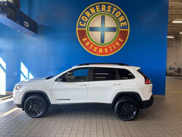 Photo of 2023 Bright White Clearcoat Jeep Cherokee