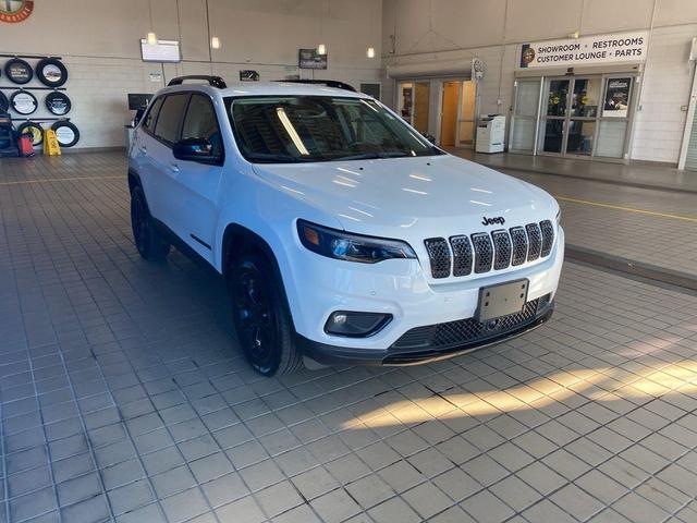 Photo of 2023 Bright White Clearcoat Jeep Cherokee