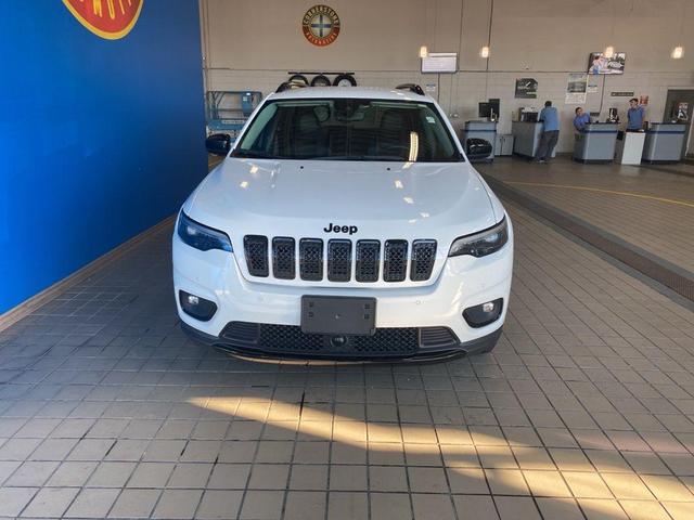 Photo of 2023 Bright White Clearcoat Jeep Cherokee