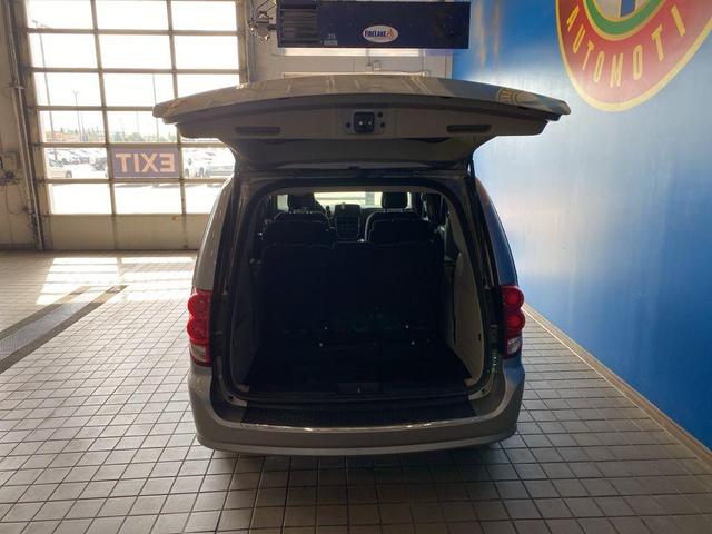 Photo of 2017 Billet Silver Metallic Clearcoat Dodge Grand Caravan