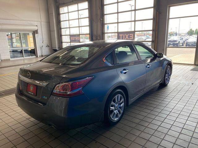 Photo of 2014 Gun Metallic Nissan Altima