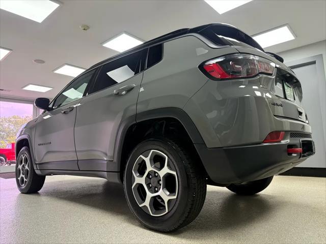 Photo of 2022 GRAY Jeep Compass