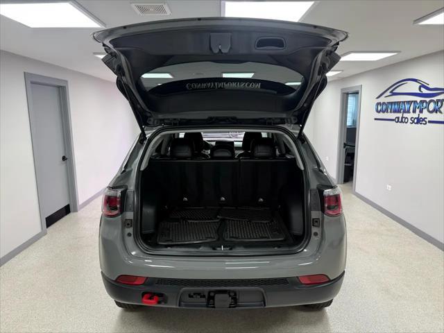 Photo of 2022 GRAY Jeep Compass