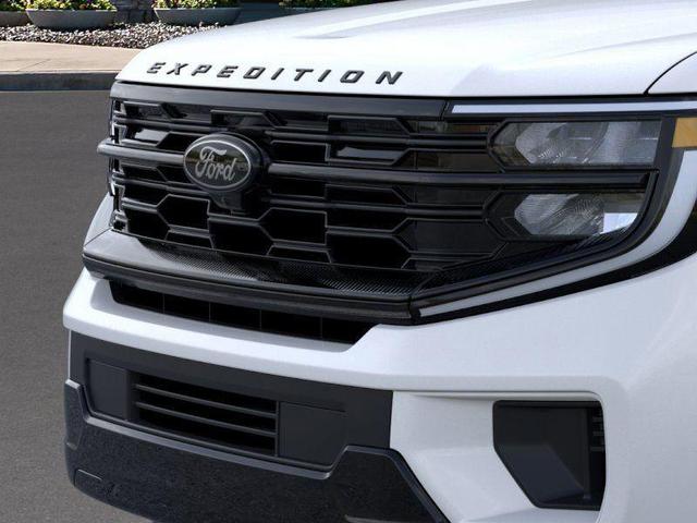 Photo of 2025 Star White Ford Expedition Max