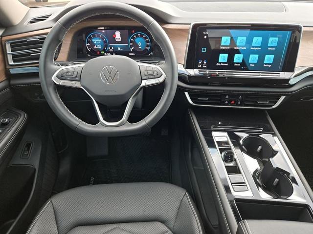 Photo of 2024 Platinum Gray Metallic Volkswagen Atlas