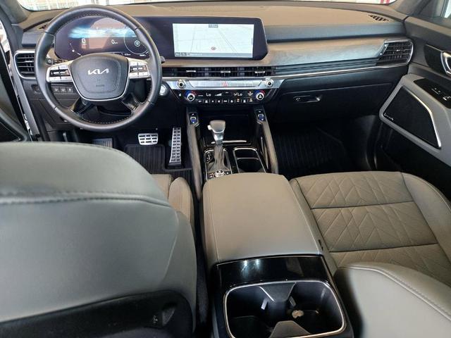 Photo of 2024 Glacial White Pearl Kia Telluride