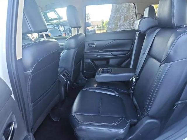 Photo of 2020 Pearl White Mitsubishi Outlander