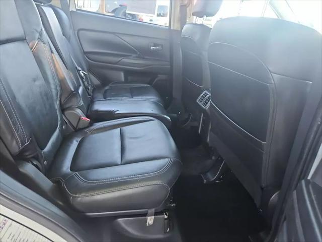 Photo of 2020 Pearl White Mitsubishi Outlander