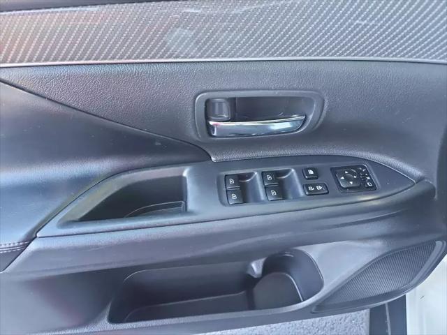 Photo of 2020 Pearl White Mitsubishi Outlander