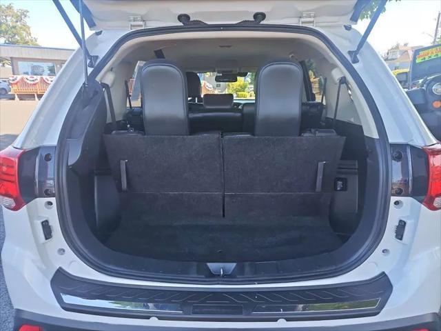 Photo of 2020 Pearl White Mitsubishi Outlander