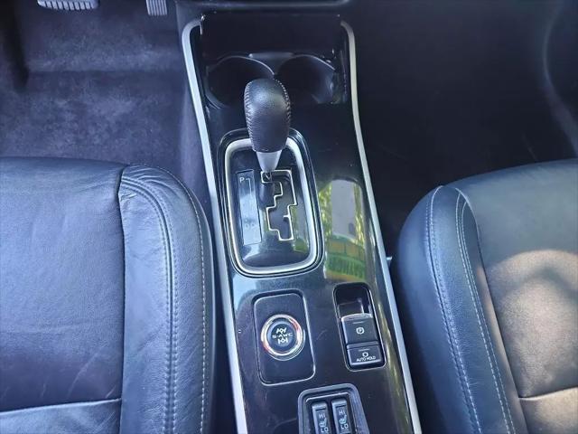 Photo of 2020 Pearl White Mitsubishi Outlander