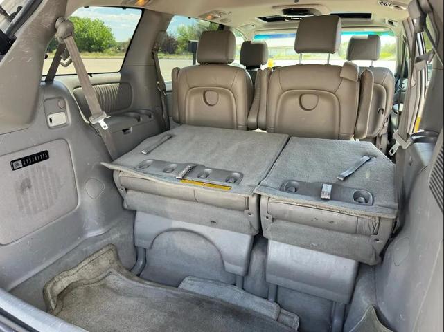 Photo of 2004 Phantom Gray Pearl Toyota Sienna