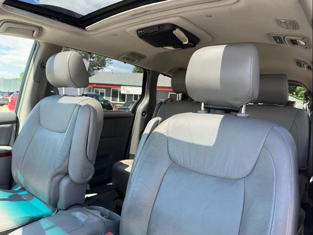 Photo of 2004 Phantom Gray Pearl Toyota Sienna