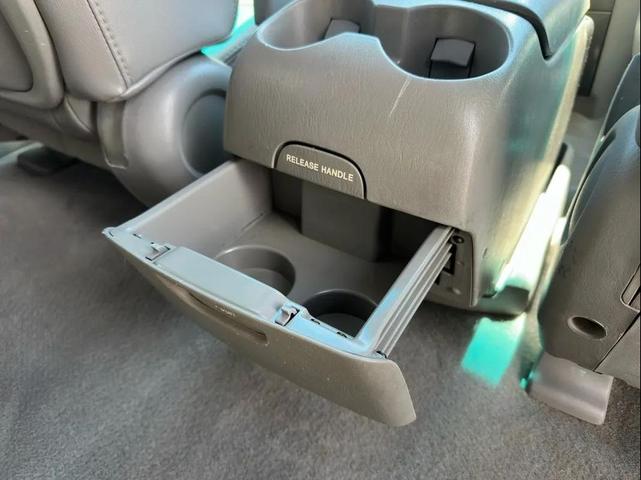 Photo of 2004 Phantom Gray Pearl Toyota Sienna