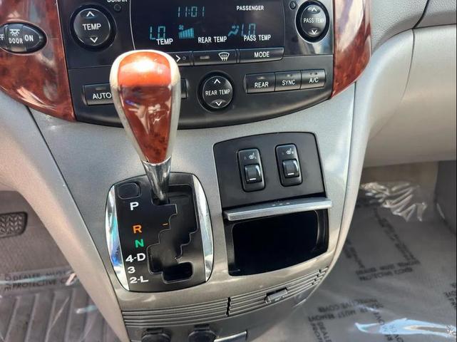 Photo of 2004 Phantom Gray Pearl Toyota Sienna