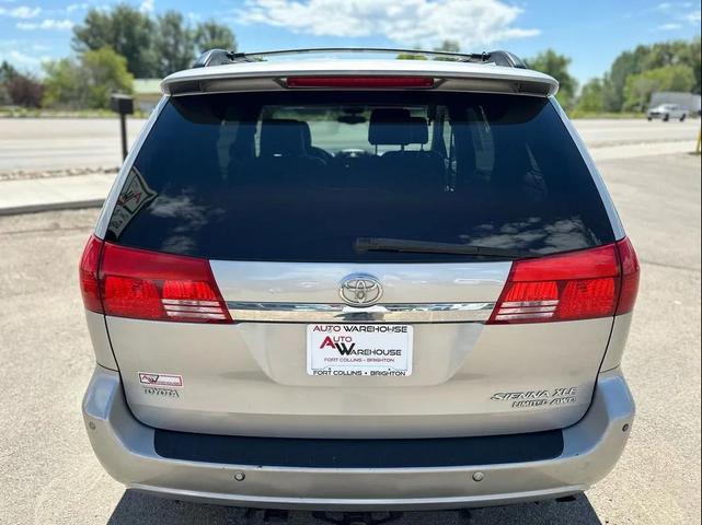 Photo of 2004 Phantom Gray Pearl Toyota Sienna