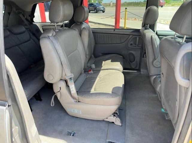 Photo of 2004 Phantom Gray Pearl Toyota Sienna