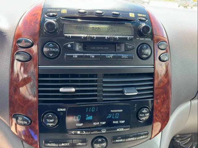 Photo of 2004 Phantom Gray Pearl Toyota Sienna