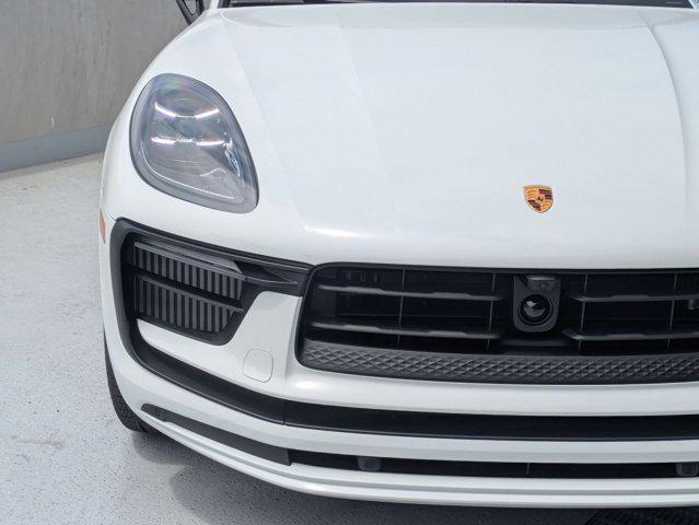 Photo of 2025 White Porsche Macan