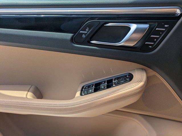 Photo of 2021 Night Blue Metallic Porsche Macan