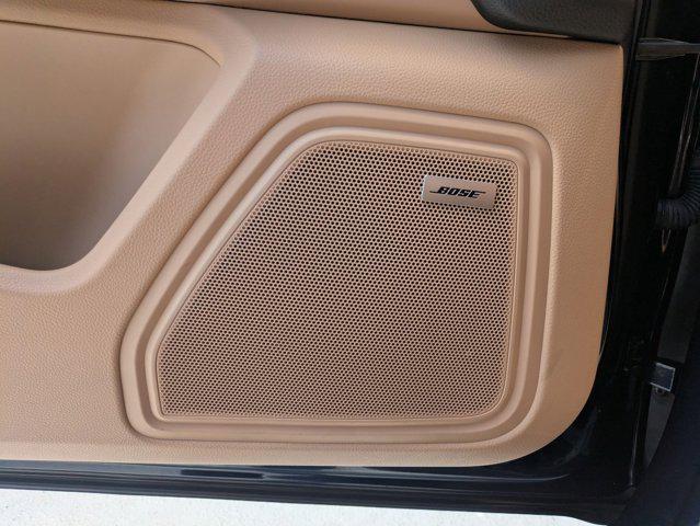 Photo of 2021 Night Blue Metallic Porsche Macan