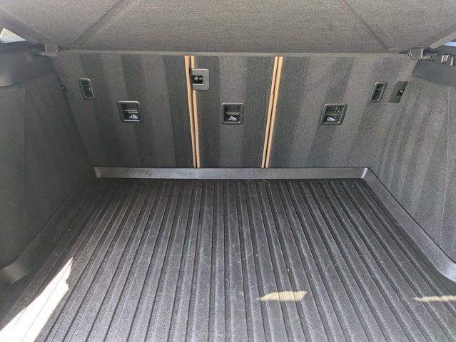 Photo of 2021 Night Blue Metallic Porsche Macan