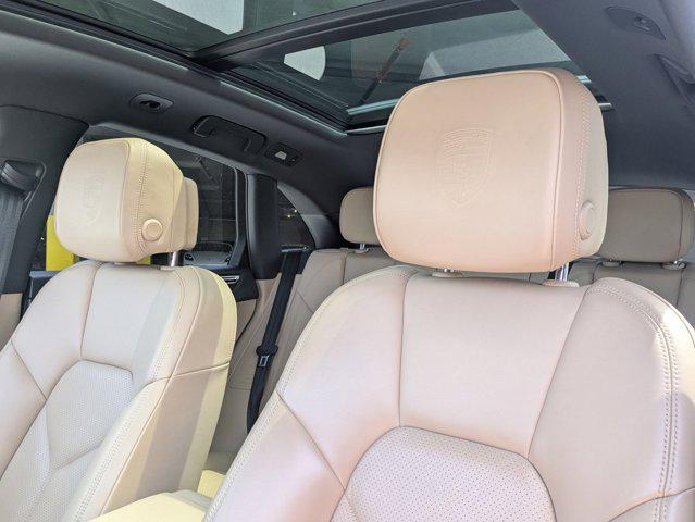 Photo of 2021 Night Blue Metallic Porsche Macan