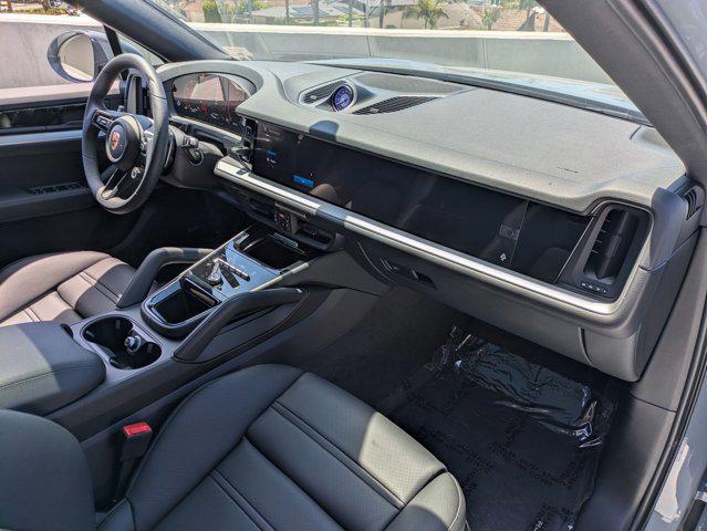 Photo of 2025 Arctic Grey Porsche Cayenne