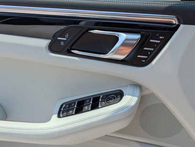 Photo of 2025 Carrara White Metallic Porsche Macan