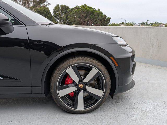 Photo of 2025 Black Porsche Macan