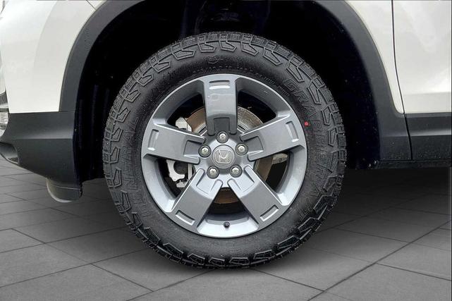Photo of 2025 Platinum White Pearl Honda Ridgeline