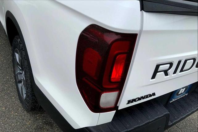 Photo of 2025 Platinum White Pearl Honda Ridgeline