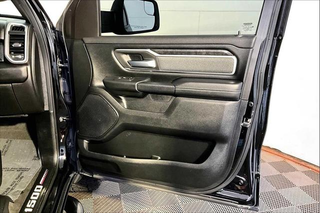 Photo of 2019 Diamond Black Crystal Pearlcoat RAM 1500