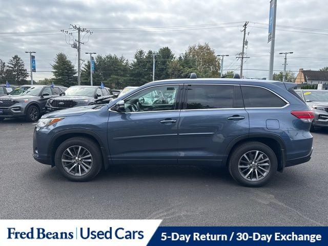 Photo of 2017 Blue Toyota Highlander