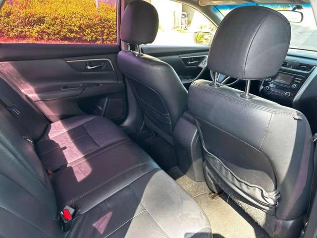 Photo of 2015 White Nissan Altima