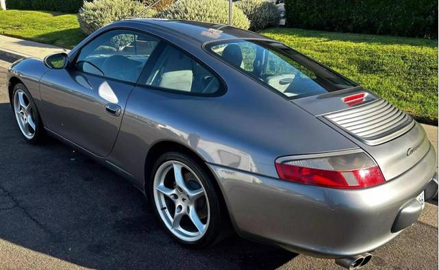Photo of 2002 Gray Porsche 911