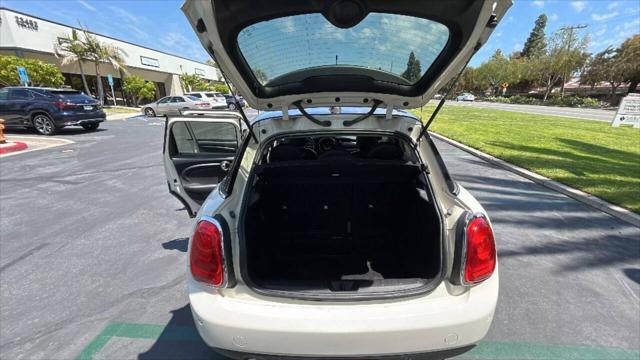 Photo of 2018 White MINI Hardtop