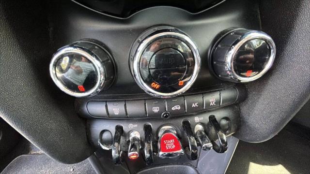 Photo of 2018 White MINI Hardtop