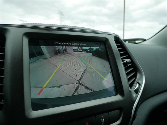 Photo of 2022 Granite Crystal Metallic Clearcoat Jeep Cherokee