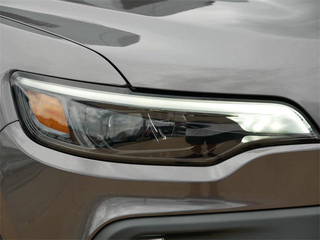 Photo of 2022 Granite Crystal Metallic Clearcoat Jeep Cherokee